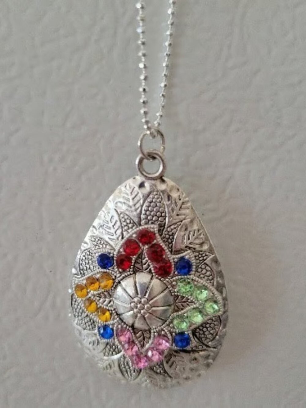 Silver Engraved Oval Rhinestone Necklace